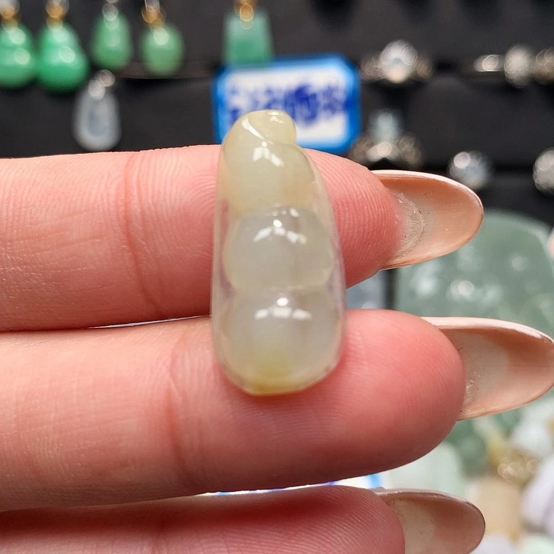 翡翠未镶嵌颈饰黄翡福豆