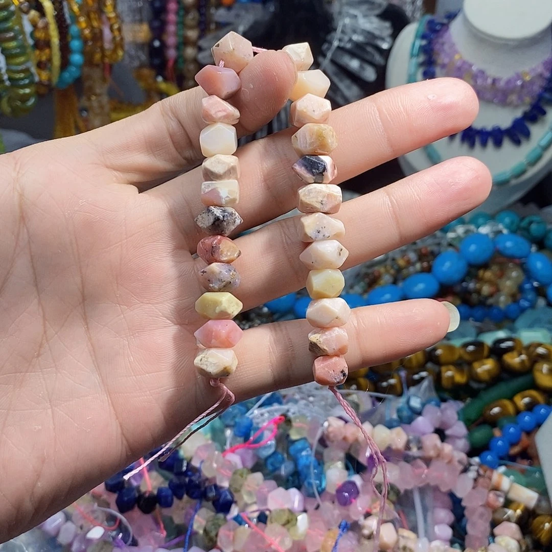 石英质玉未镶嵌，粉澳宝冲角10mm，