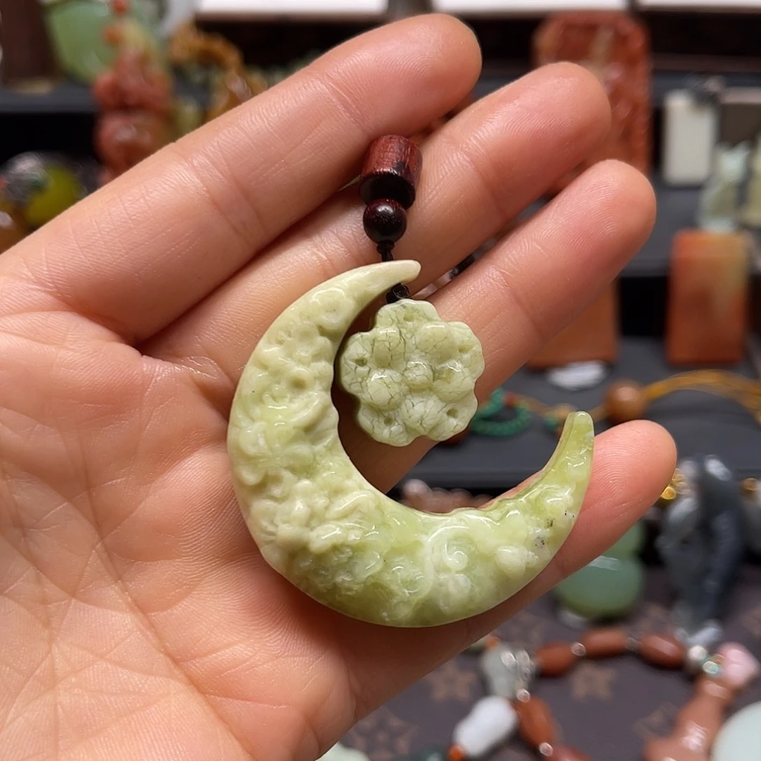 未镶嵌岫玉吊坠，