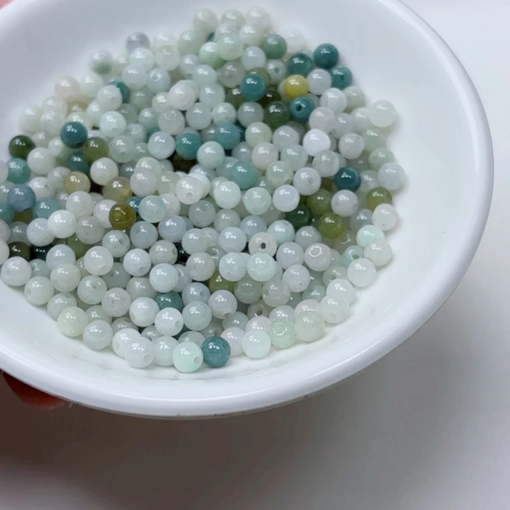 翡翠手链未镶嵌散珠400颗卡4，很小