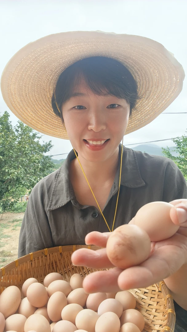 农村自然散养新鲜初生蛋土鸡蛋食五谷虫草0抗0激素柴鸡蛋