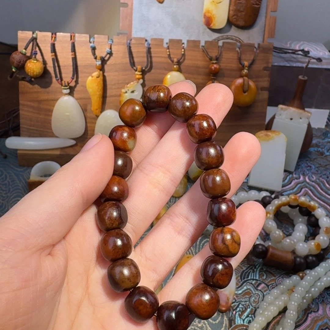 和田玉颈饰未镶嵌山****团