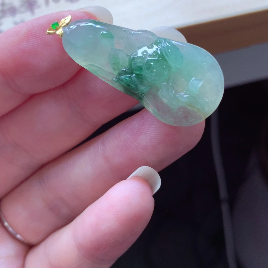翡翠颈饰18K金镶嵌吊坠