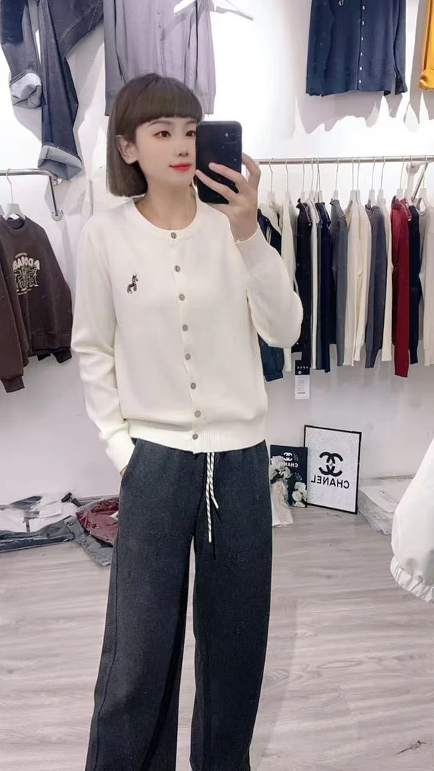秋季新款厚款圆领彩扣针织开衫（衣长55左右）