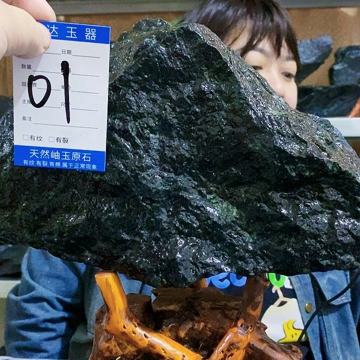 蛇纹石玉原石未镶嵌奇**月