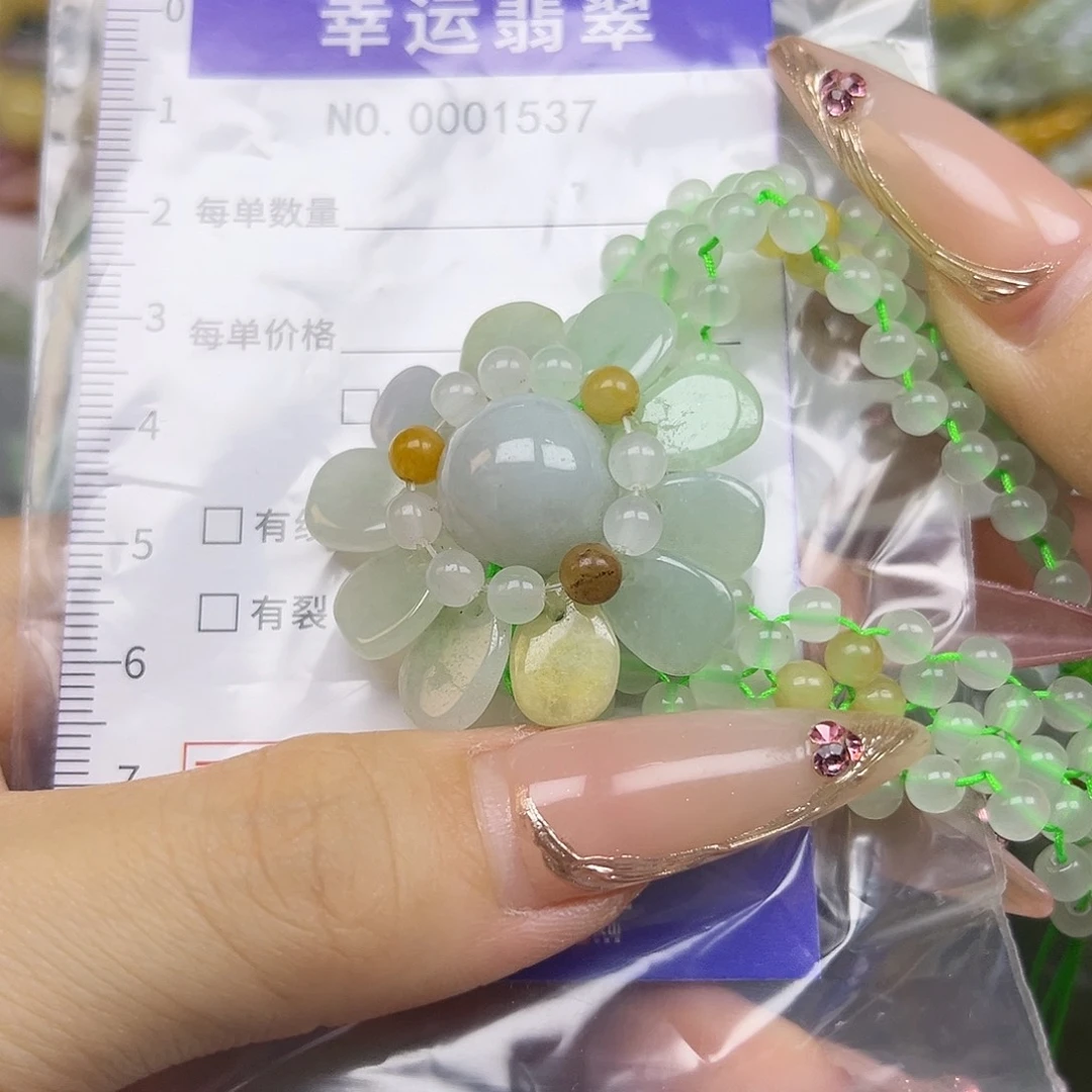 翡翠未镶嵌颈饰hhh