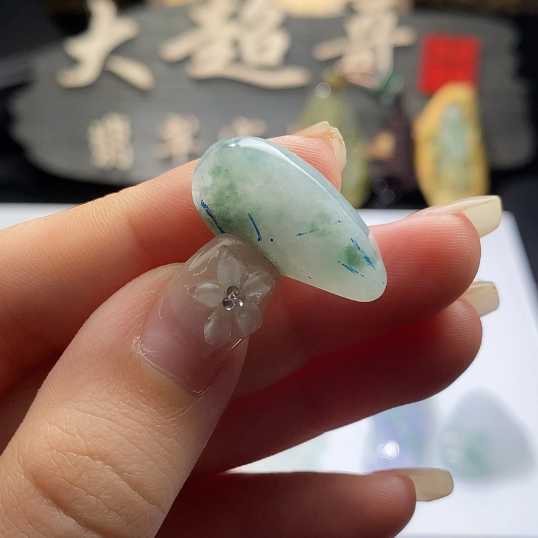 翡翠未镶嵌颈饰福利