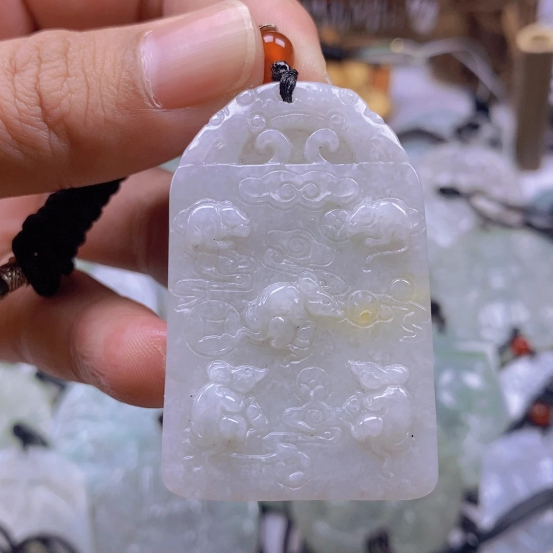 翡翠颈饰未镶嵌翡翠