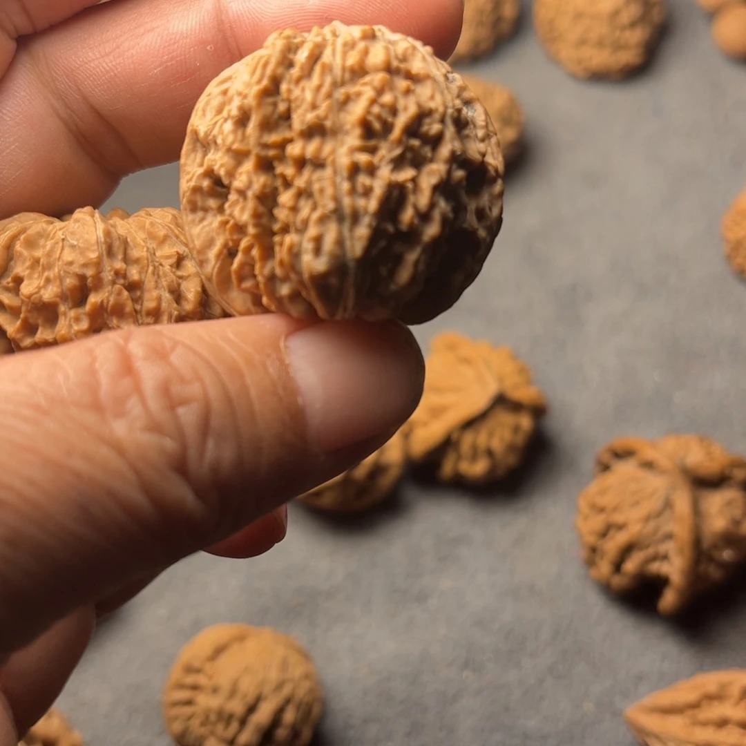 8***6吊坠文玩核桃野生