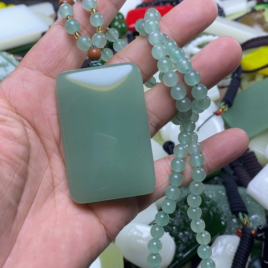 颈饰未镶嵌和田玉昆**物