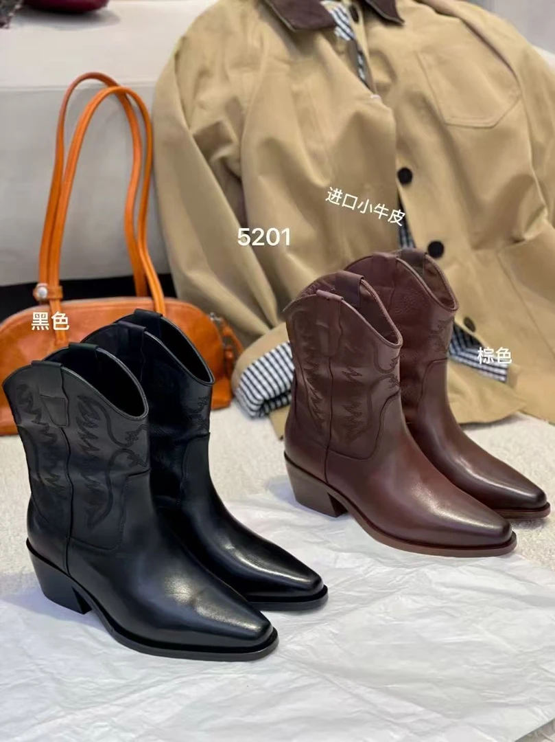 女靴套筒方头复古短靴真皮靴子秋刺绣粗跟尖头中跟牛仔