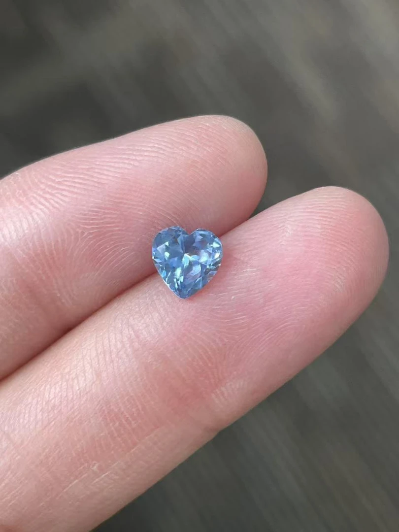 合成尖晶石培育明亮海蓝宝裸石0.92CT