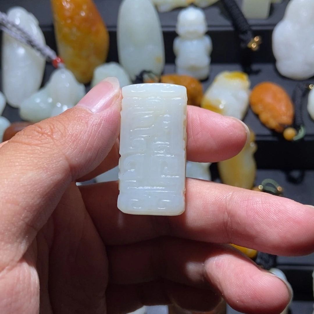 和田玉未镶嵌颈饰l*