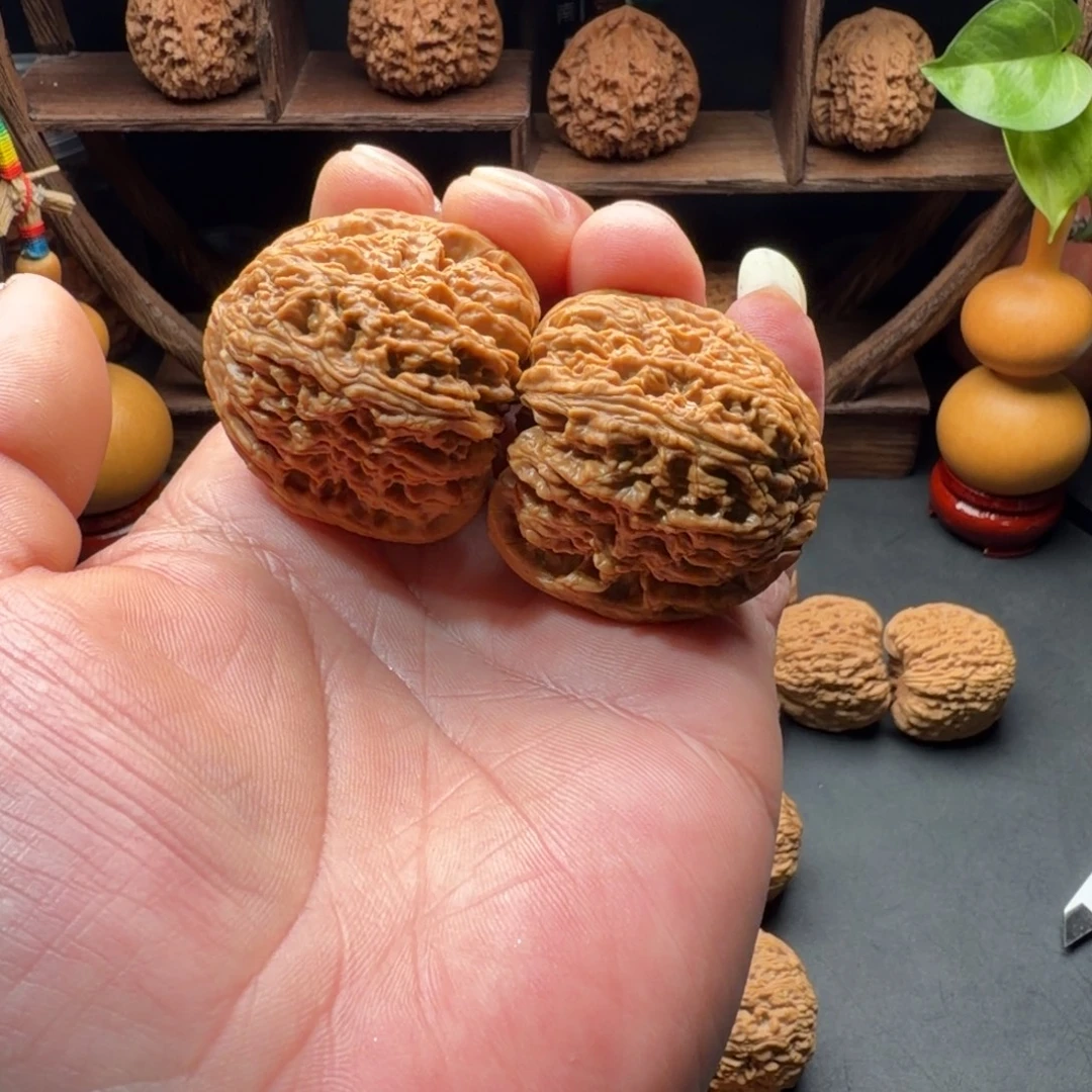 文玩核桃把件南疆石拉丝凹底尺寸40