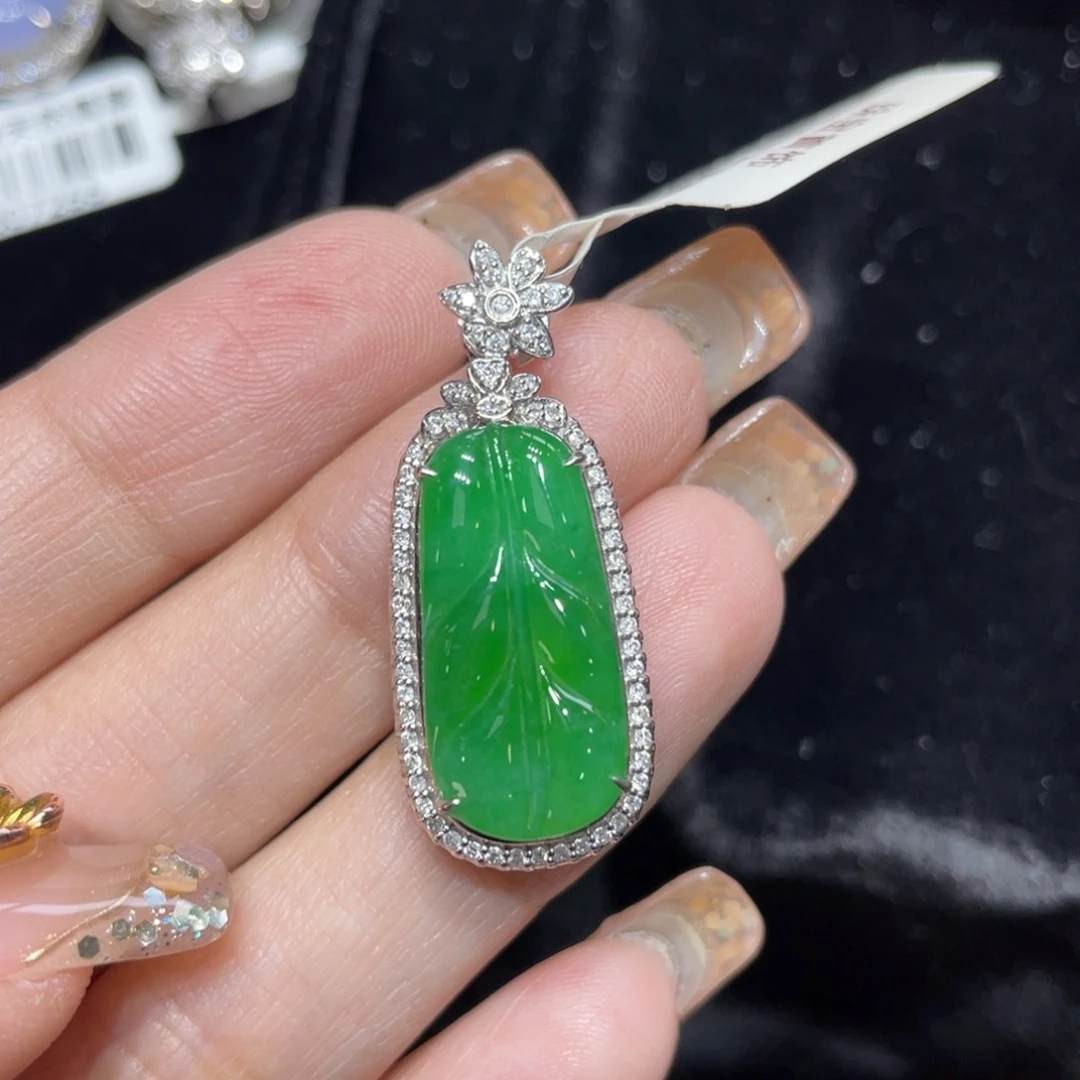 翡翠颈饰18K金镶嵌天然缅甸翡翠