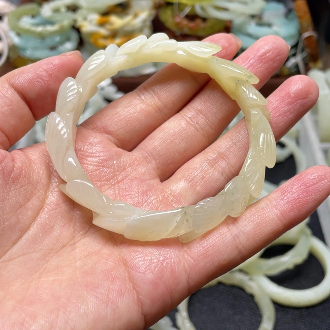 蛇纹石玉未镶嵌手镯