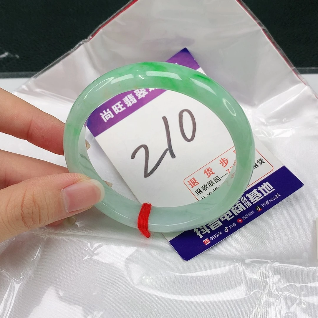 翡翠手镯未镶嵌翡翠12