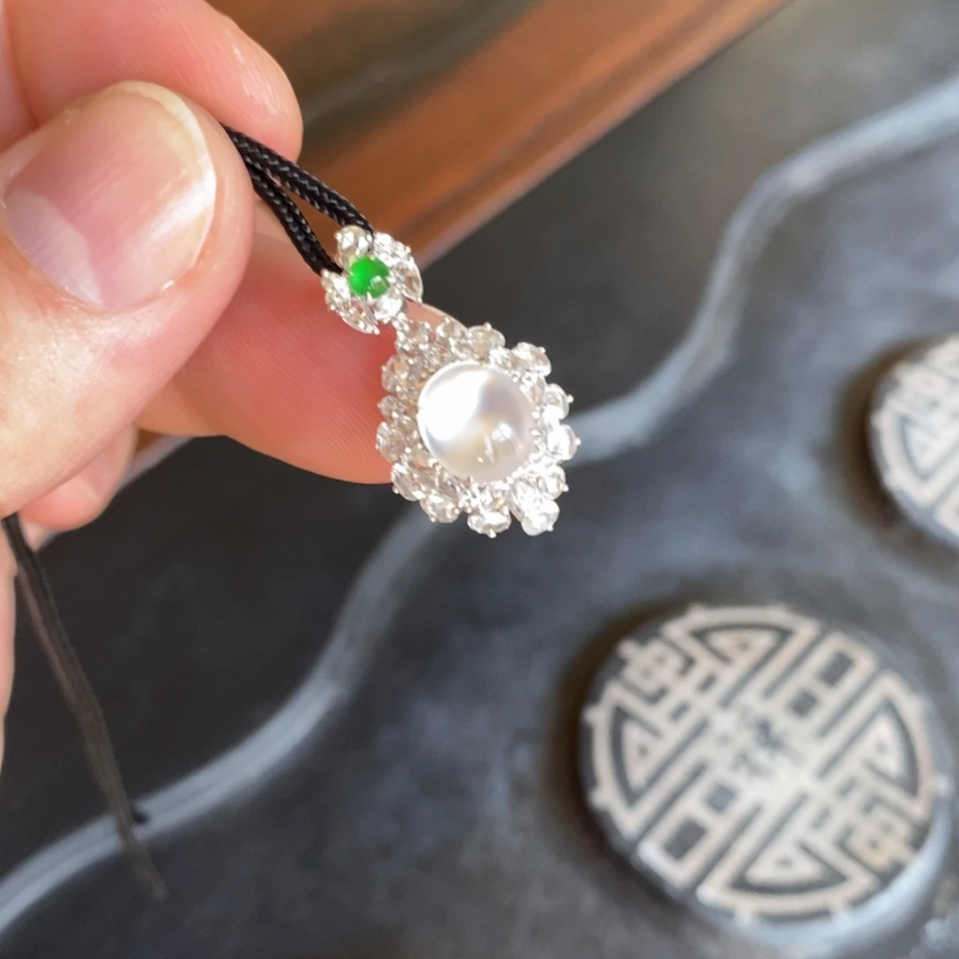 翡翠18K金镶嵌吊坠(不含链)白冰玻璃种蛋面吊坠