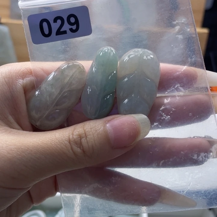 翡翠未镶嵌颈饰颖*翡翠