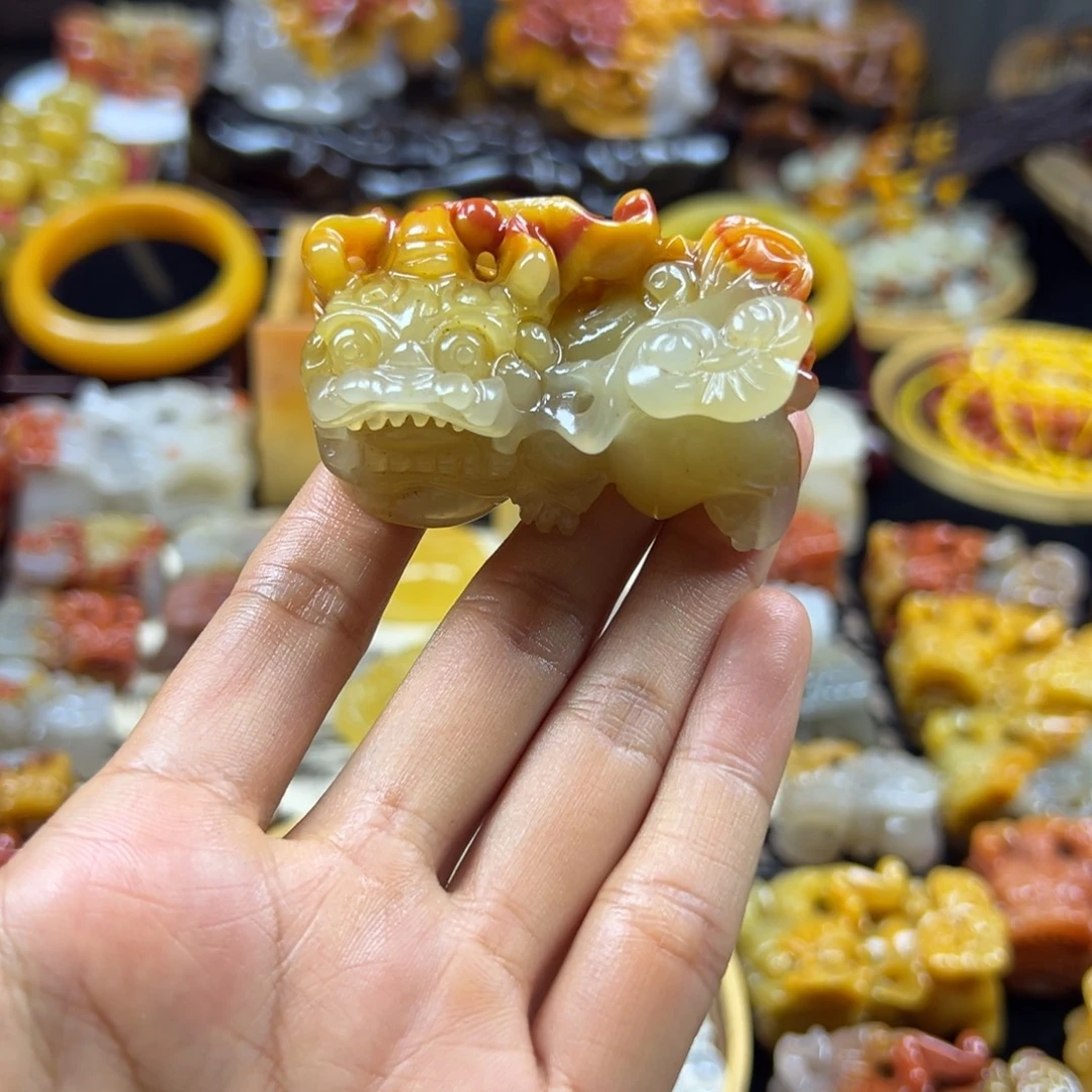 合金石英质玉（黄龙玉）颈饰