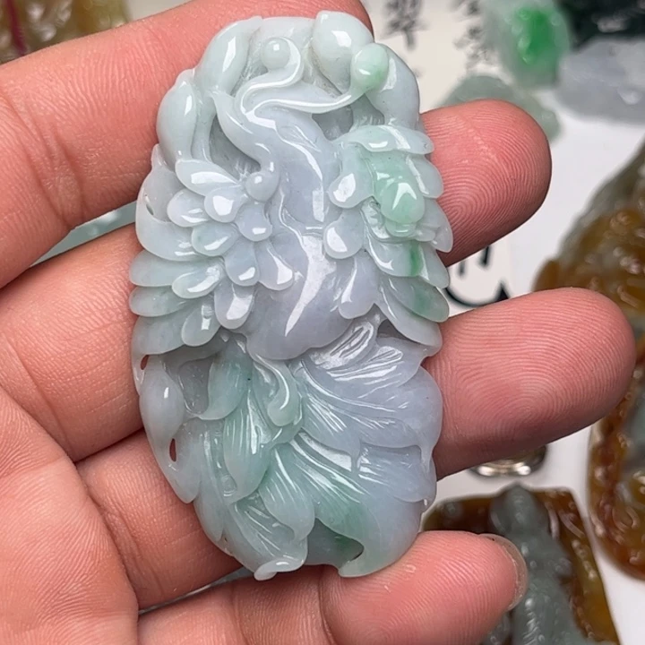 翡翠未镶嵌颈饰凤凰