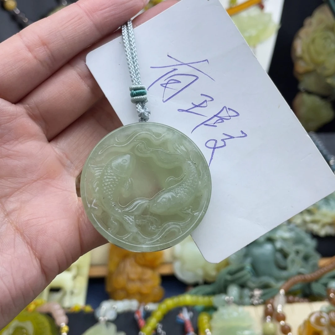 蛇纹石玉未镶嵌颈饰
