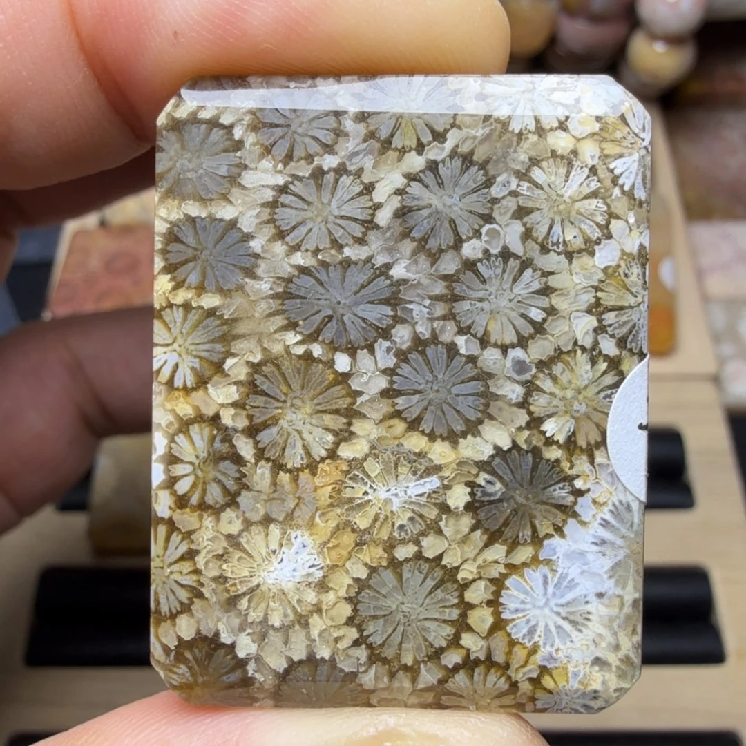 硅化玉未镶嵌纯天然色有机玉石保真色立体花朵