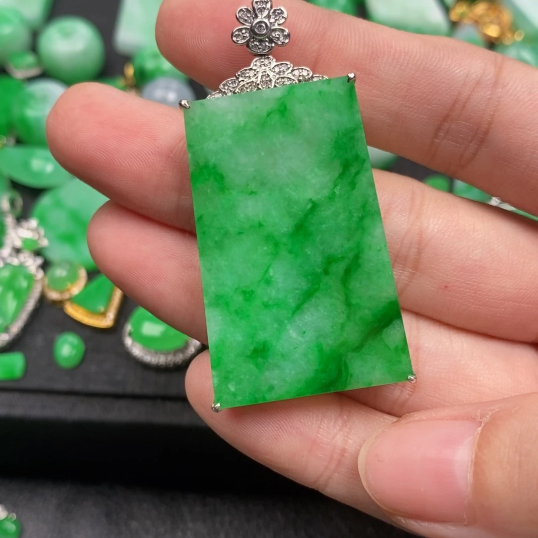 邯***装翡翠18K金镶嵌颈饰翡翠