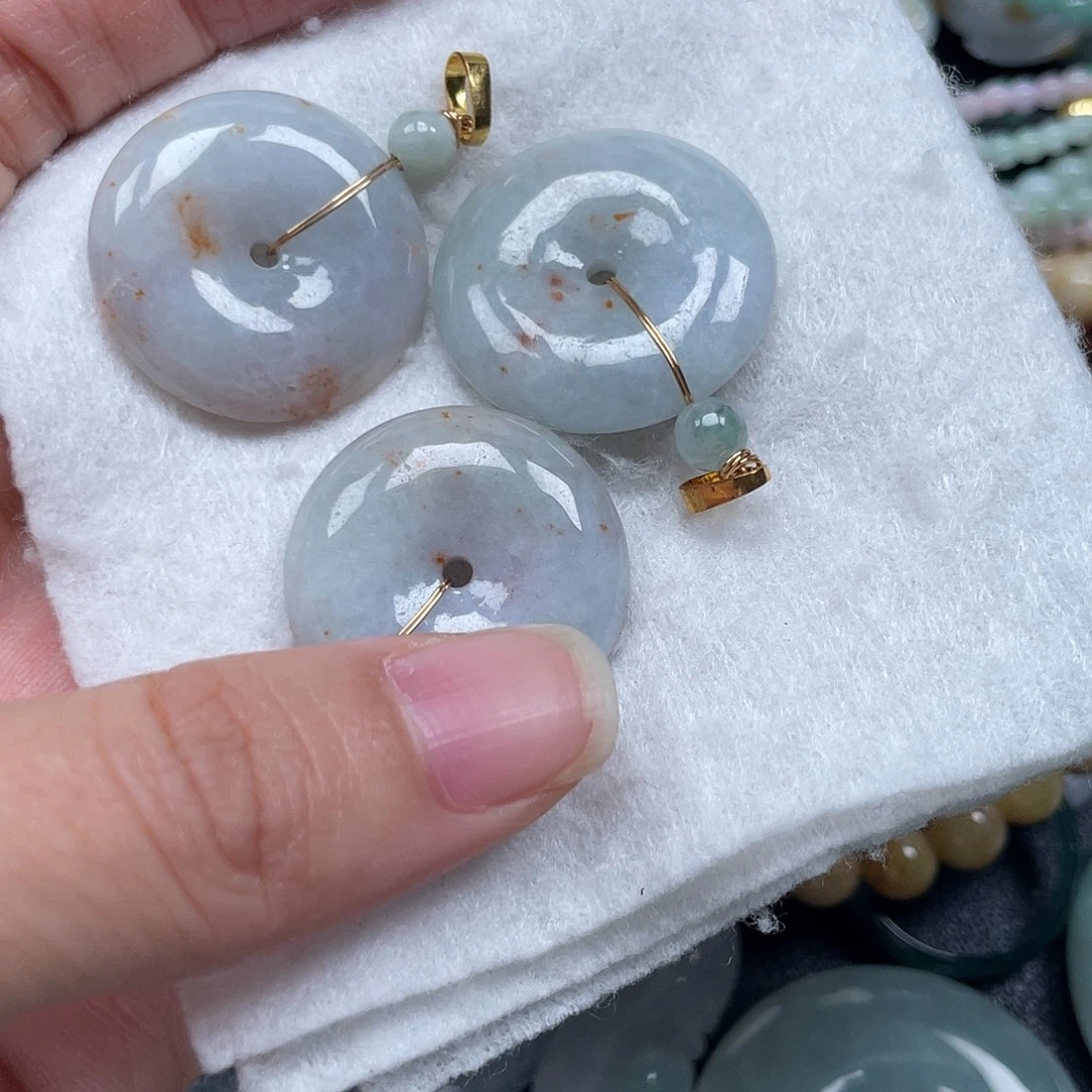 翡翠未镶嵌吊坠(不含链)有瑕