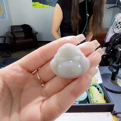 颈饰未镶嵌翡翠一个