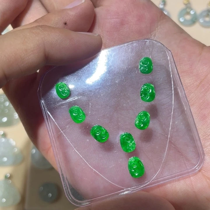 翡翠裸石翡翠冰色