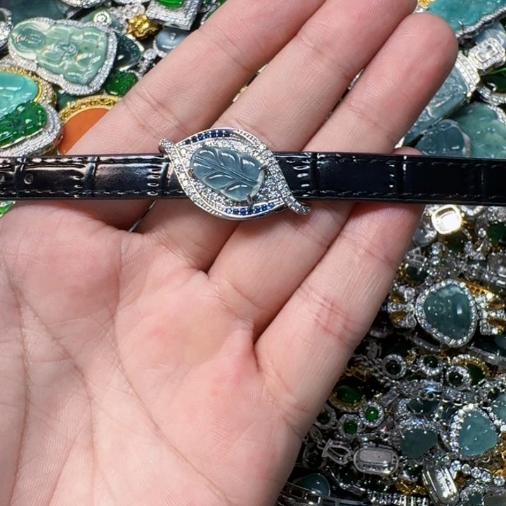 翡翠未镶嵌颈饰天然A货翡翠放漏