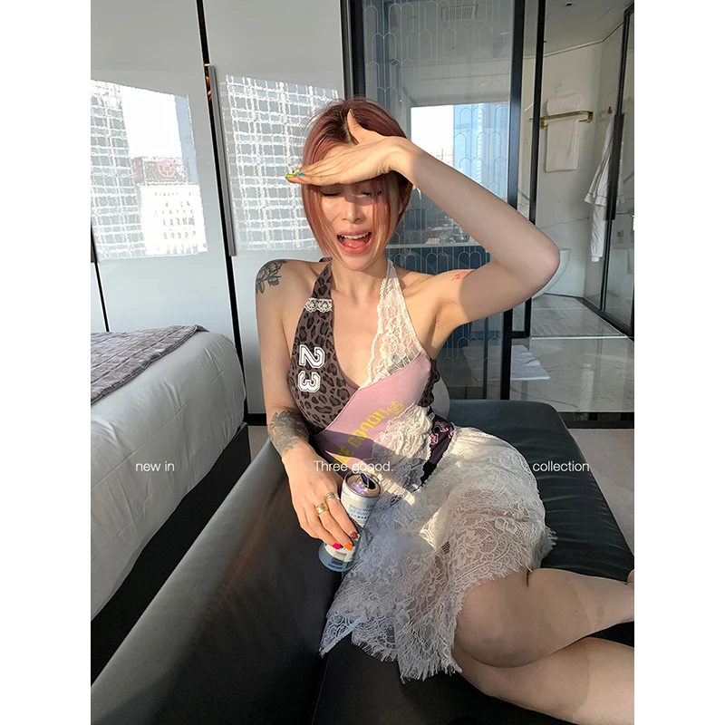 THREE GOOOD/三吉人间coco设计感显瘦蕾丝拼接连衣裙Y724Q21219