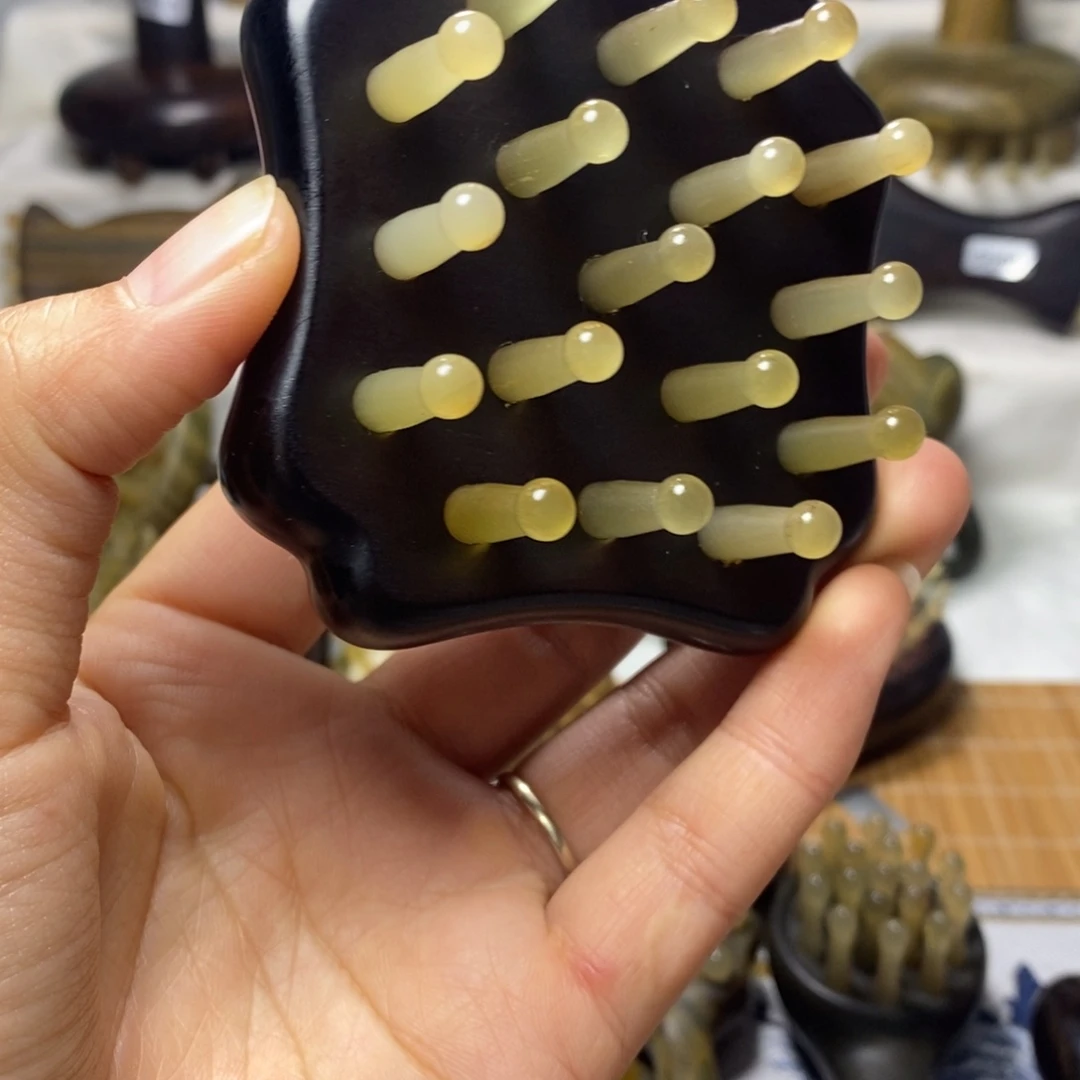 无指环福利款17齿紫光檀按摩梳