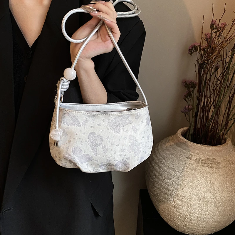 今年流行的国风小包包女包2025新款潮爆款缎面小包新中式包包斜挎