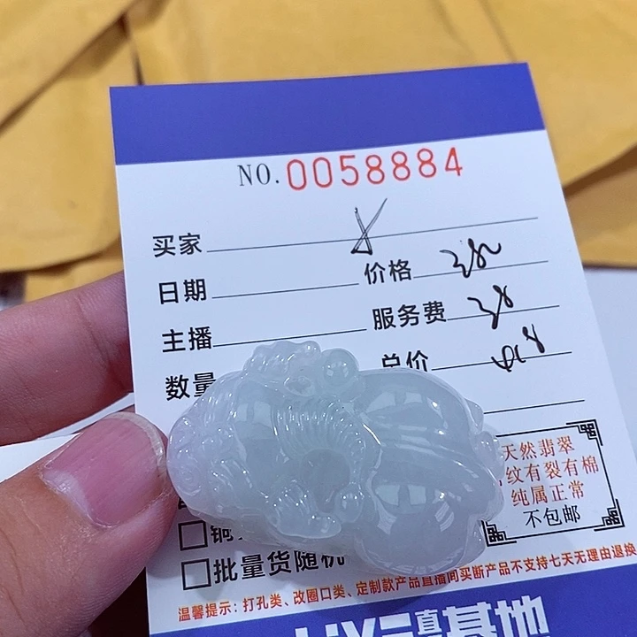 翡翠未镶嵌颈饰小*风