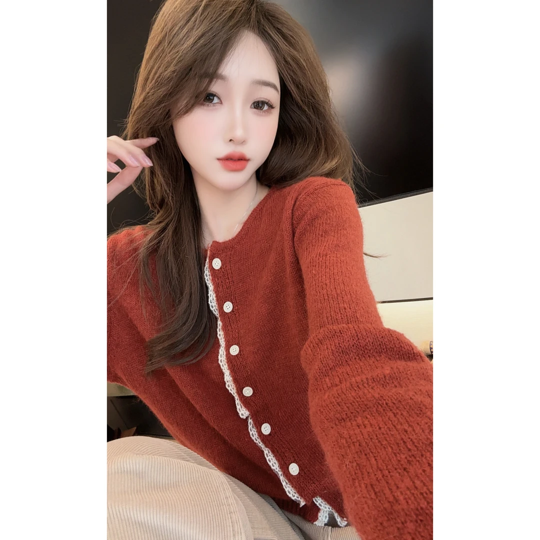 【陈陈私服】法式设计感蕾丝圆领毛衣洋气显瘦长袖针织衫25120707