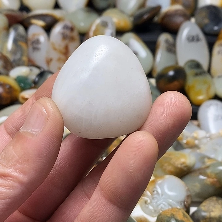 和田玉未镶嵌颈饰吊坠