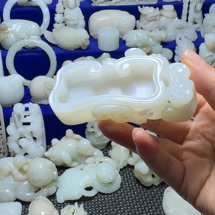 烈***龙和田玉（糖玉）未镶嵌颈饰