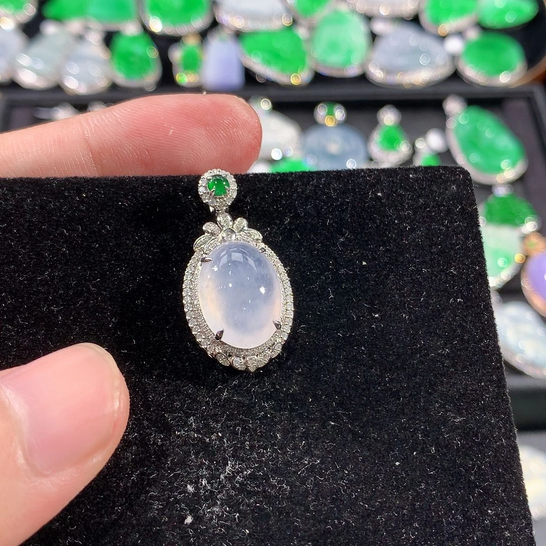 翡翠18K金镶嵌颈饰