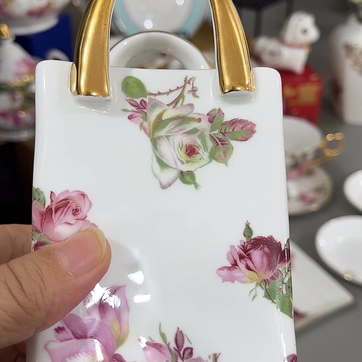 瓷片微瑕骨瓷花篮一个玫瑰