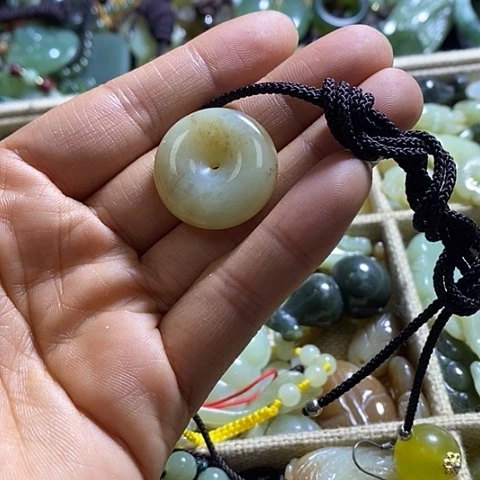 和田玉颈饰未镶嵌一个