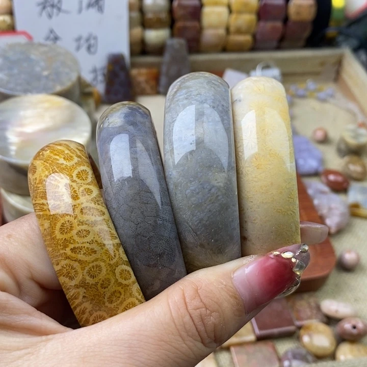 颈饰合金石英岩玉