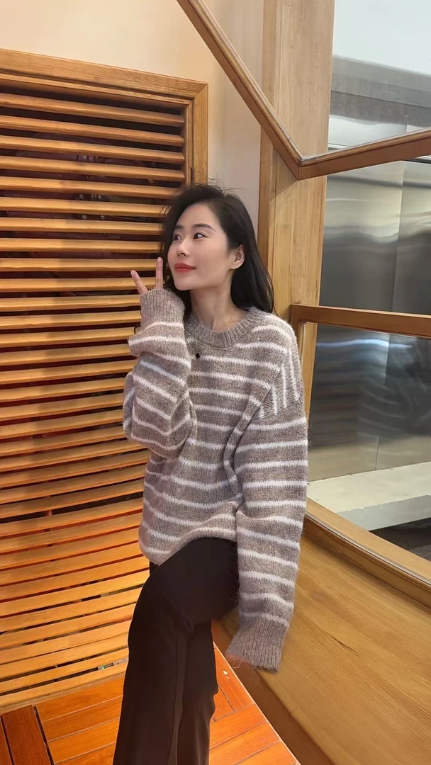 Miss huo 圆领亮片条纹毛衫 A咖色 17-8