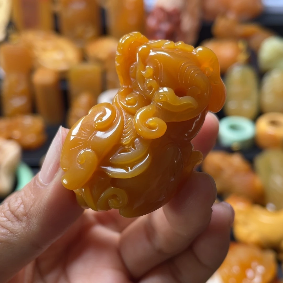 石英质玉（缅黄）未镶嵌颈饰缅黄貔貅