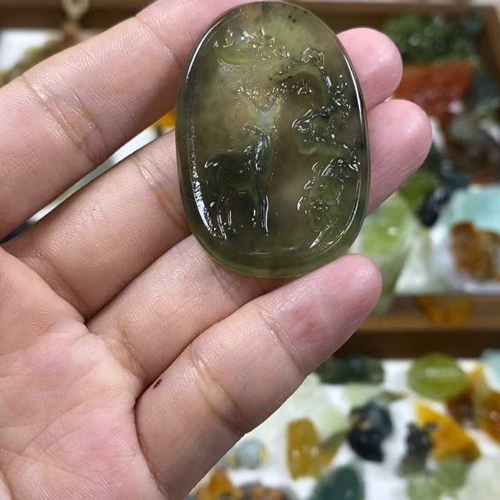 未镶嵌蛇纹石玉吊坠