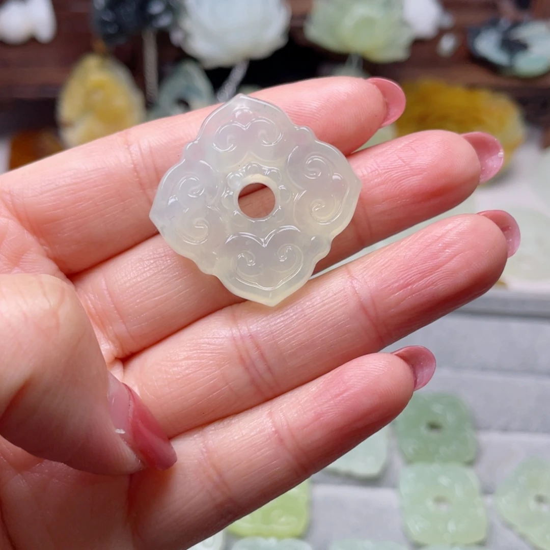 蛇纹石玉颈饰未镶嵌风****败