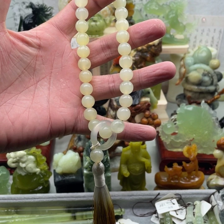 蛇纹石玉未镶嵌四大名玉手持