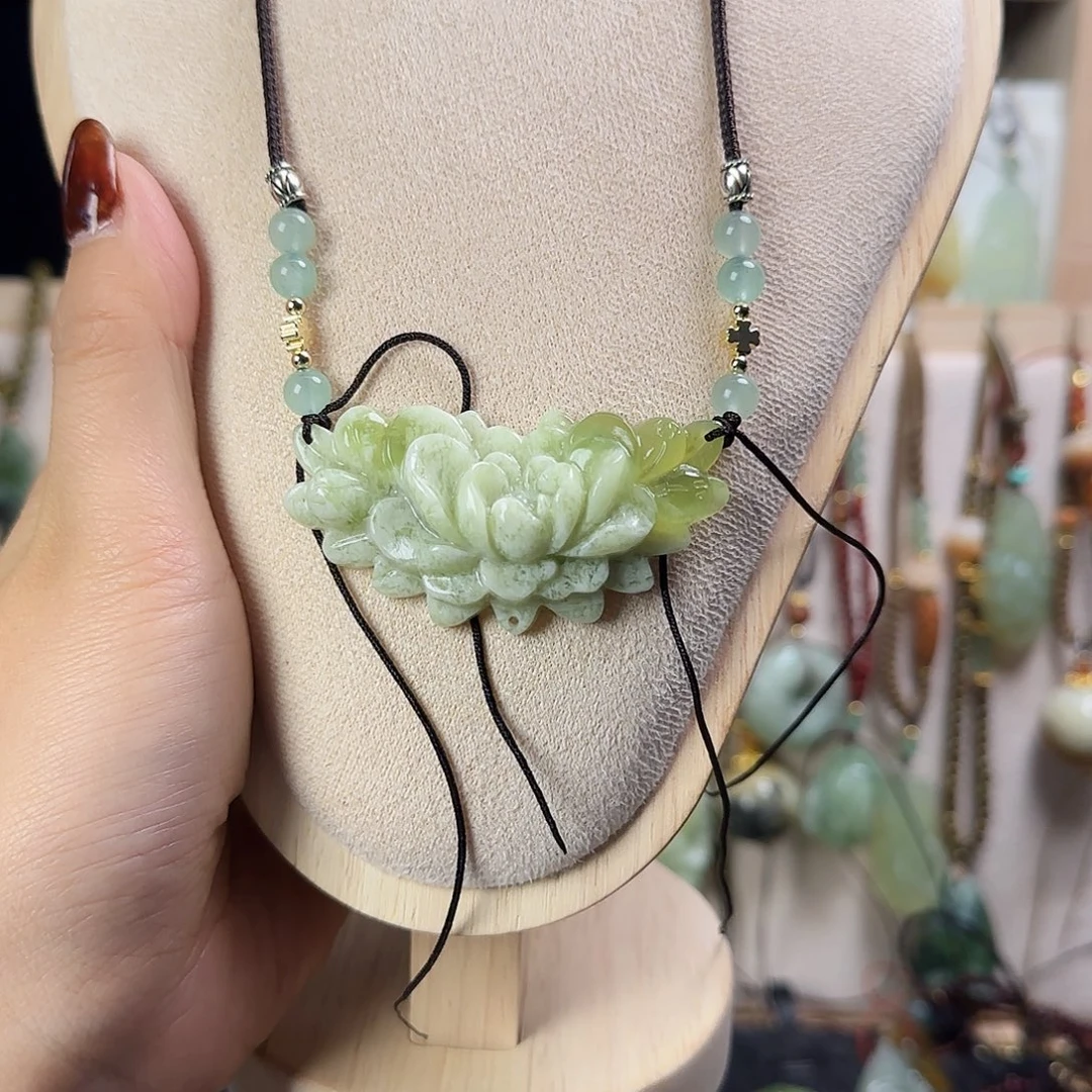 千***尘蛇纹石玉未镶嵌颈饰