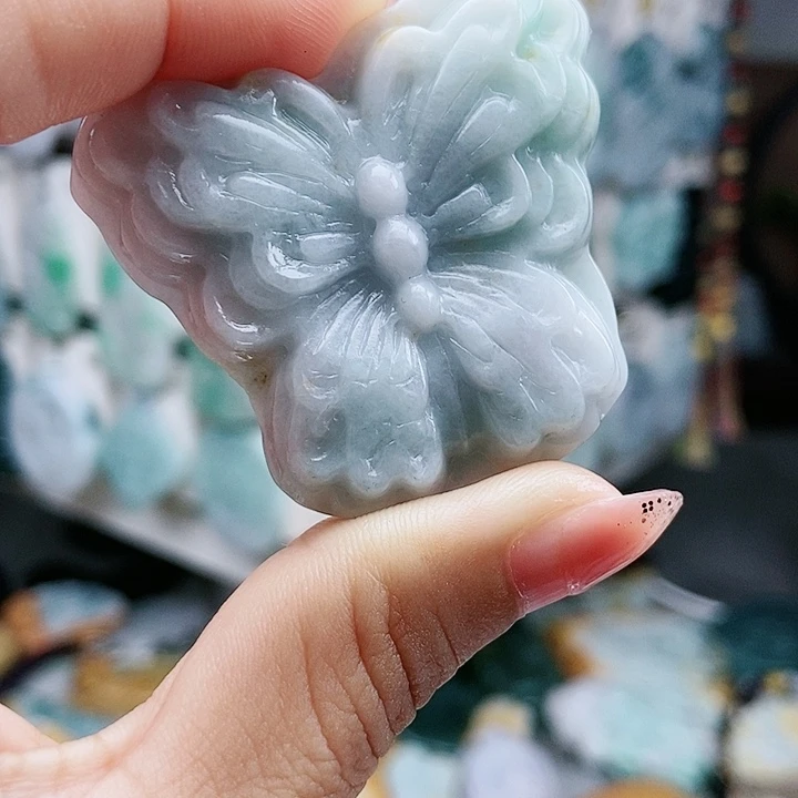 颈饰足铂镶嵌翡翠翡翠